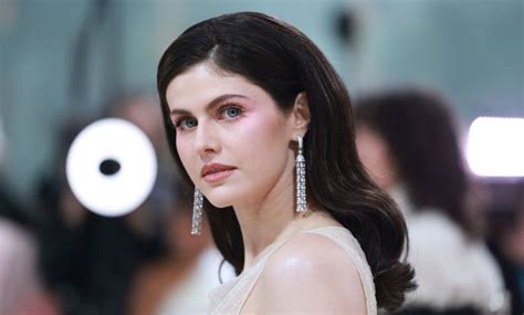 alexandra daddario boob job|Alexandra Daddario Poses Totally Nude on Instagram。